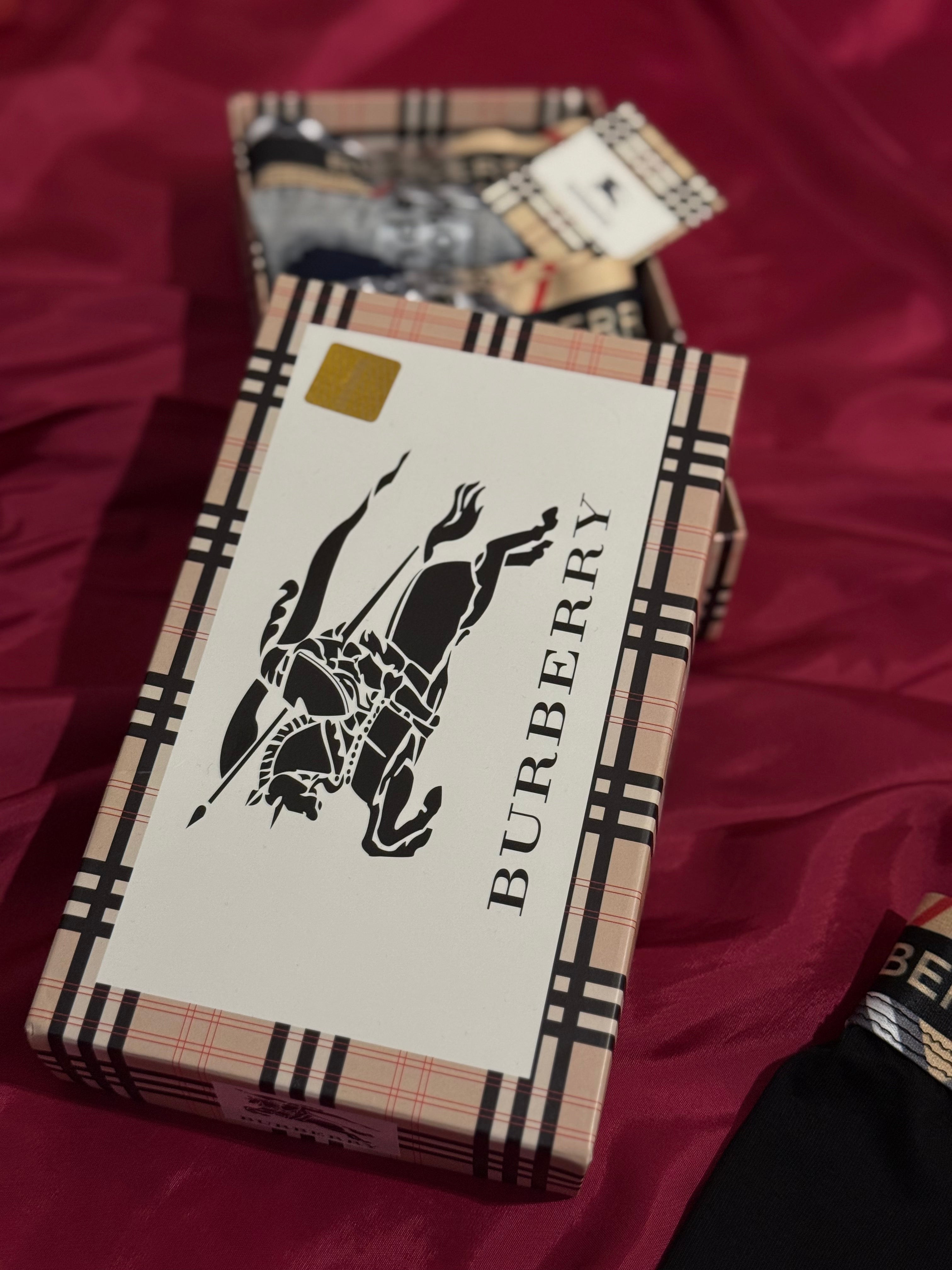 Burberry ΣΕΤ 3 ΜΠΟΞΕΡΑΚΙΑ